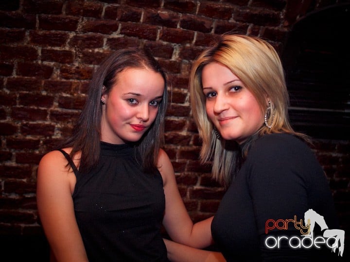 Club Escape se încinge, 