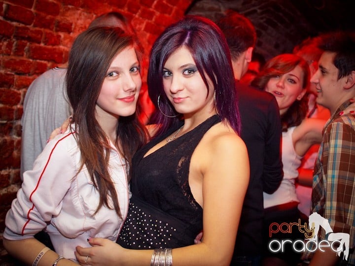 Club Escape se încinge, 