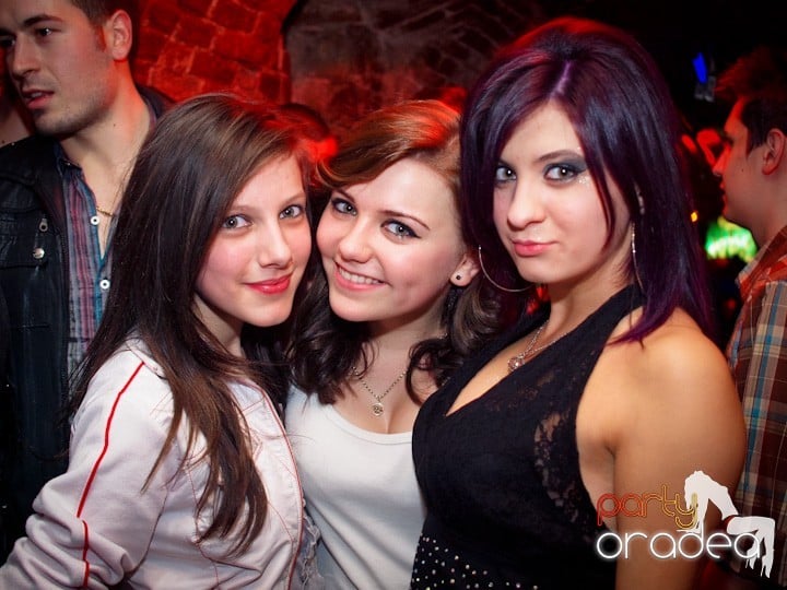 Club Escape se încinge, 