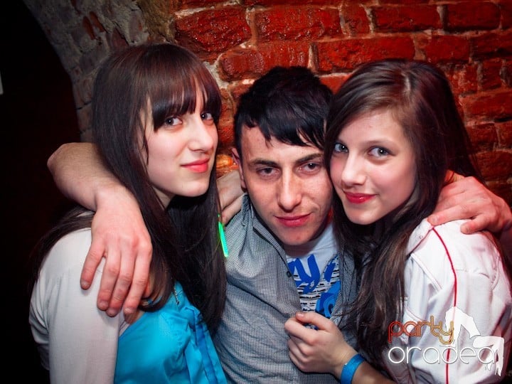 Club Escape se încinge, 