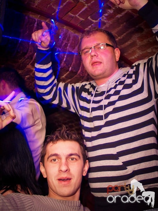 Club Escape se încinge, 