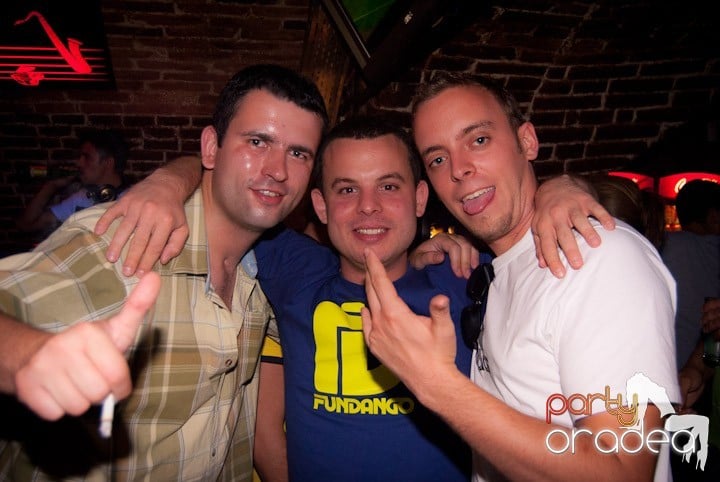 Club escape seară de seară, 