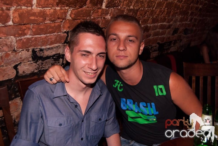 Club escape seară de seară, 