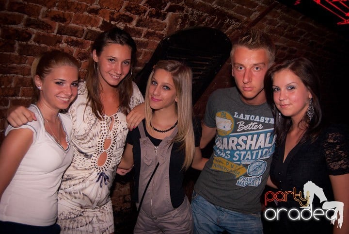 Club escape seară de seară, 