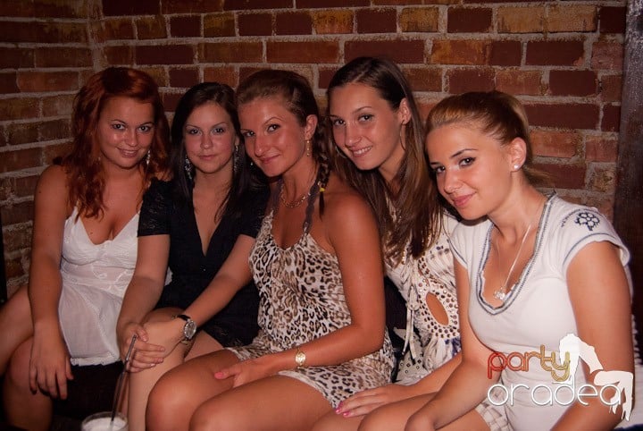 Club escape seară de seară, 