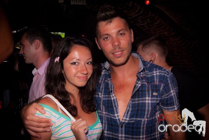 Club escape seară de seară, 