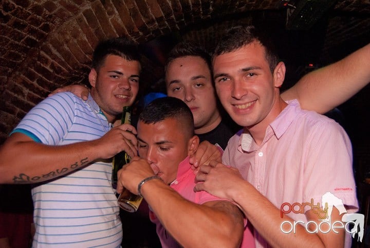 Club escape seară de seară, 