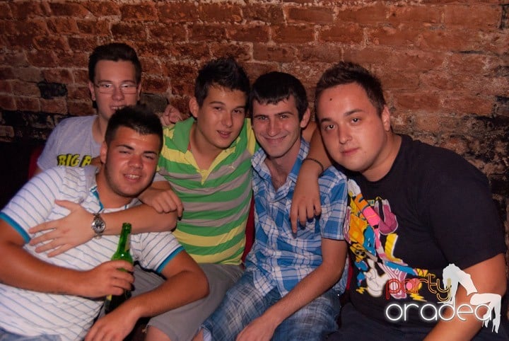 Club escape seară de seară, 