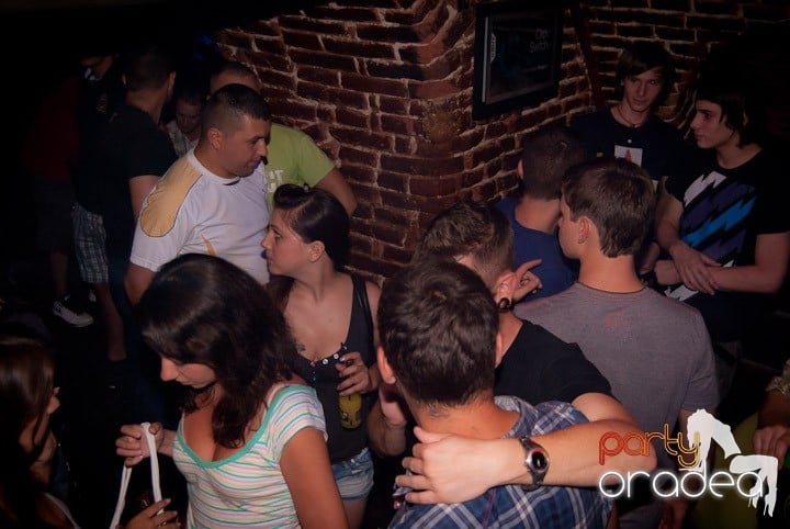 Club escape seară de seară, 