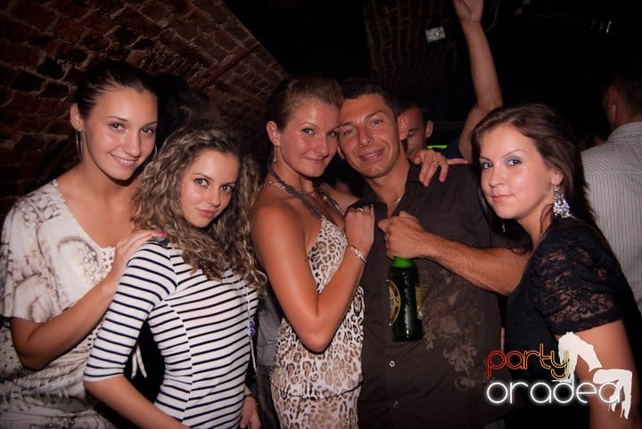 Club escape seară de seară, 