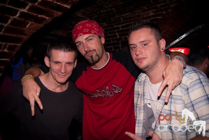 Club escape seară de seară, 