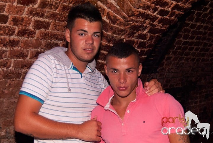 Club escape seară de seară, 