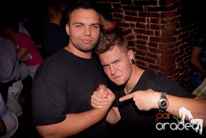 Club escape seară de seară, 