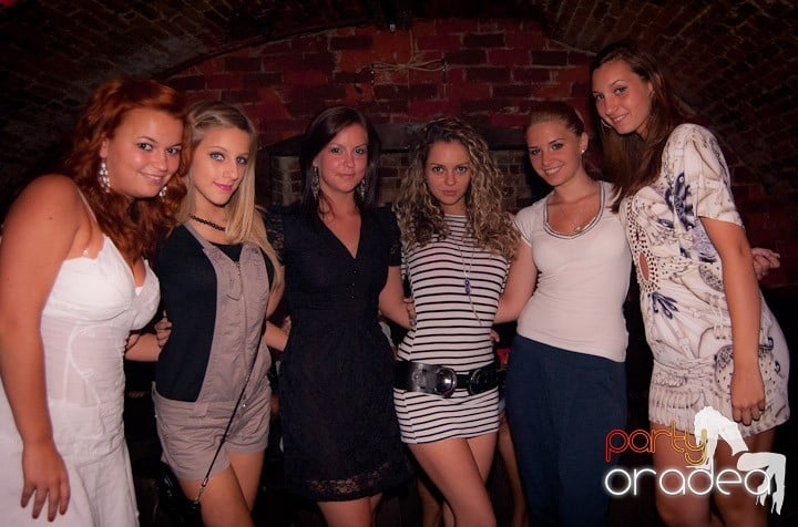 Club escape seară de seară, 