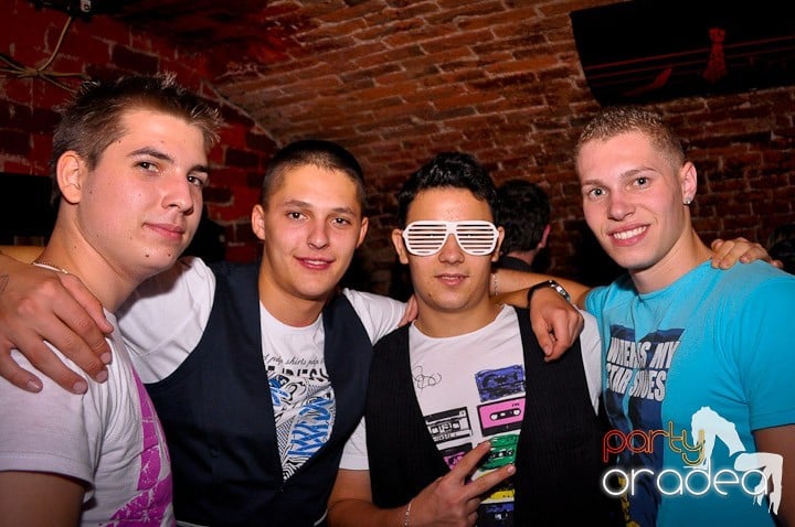 Club Escape vineri noaptea, 