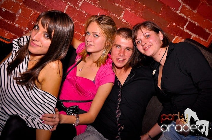 Club Escape vineri noaptea, 