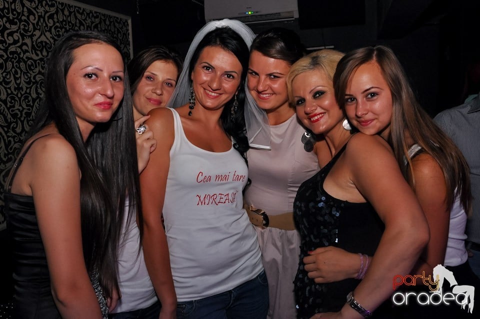 Club Life: Music in the Night, 