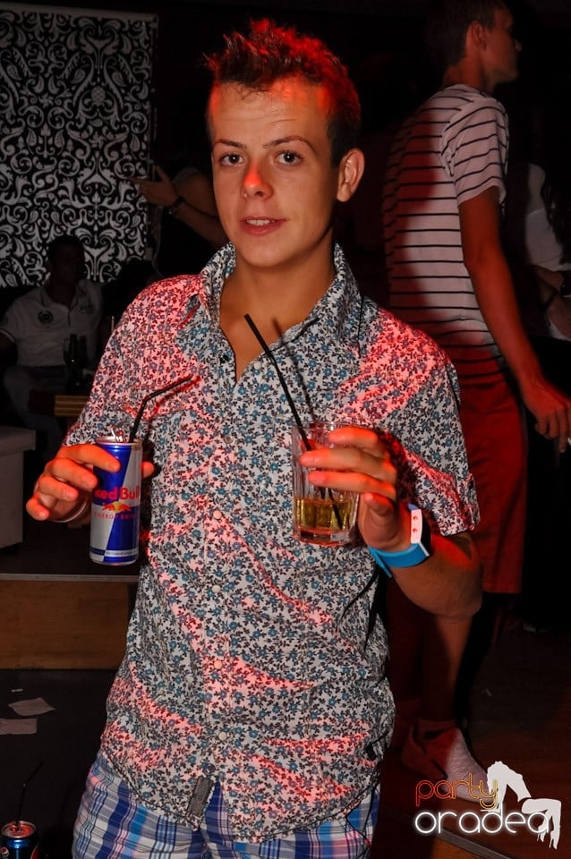 Club Life: Music in the Night, 