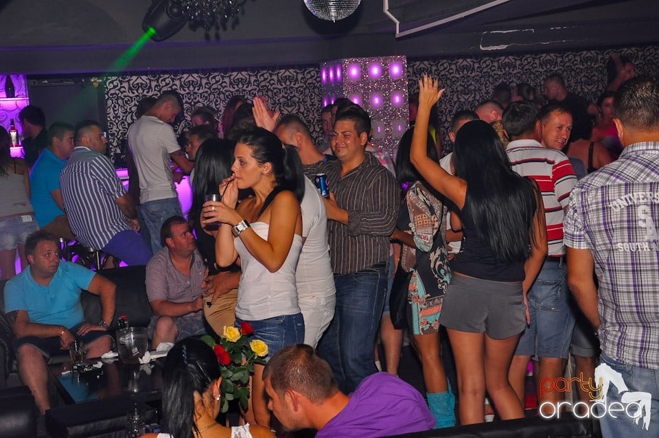 Club Life: Music in the Night, 