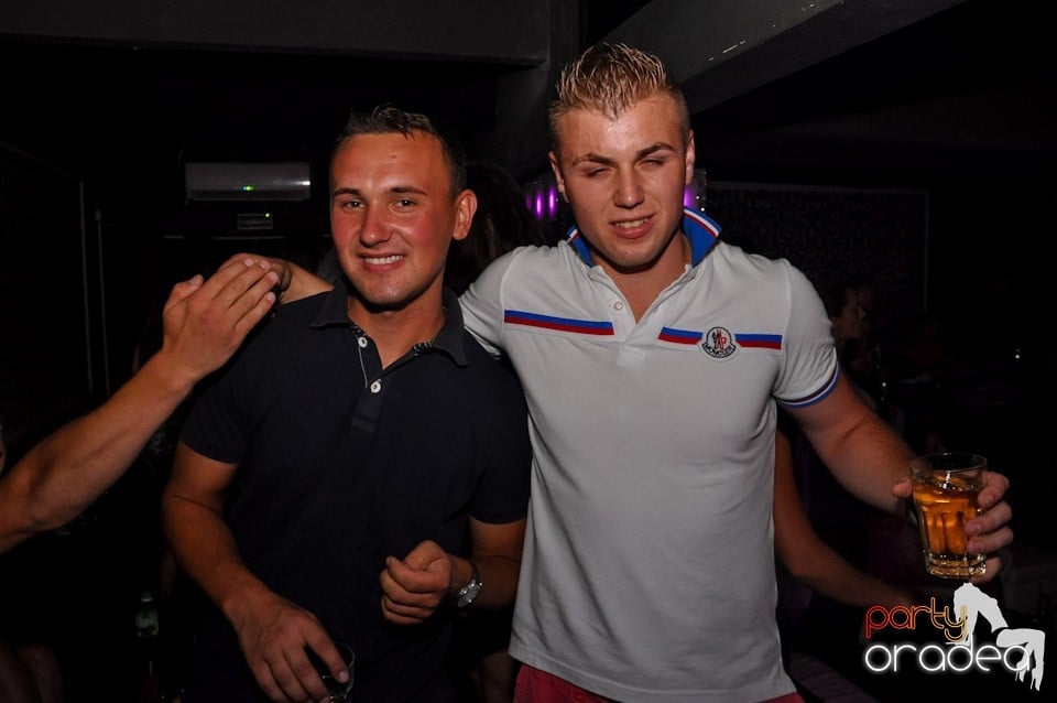 Club Life: Music in the Night, 