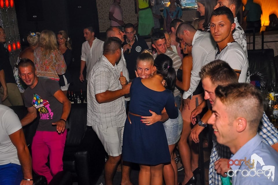 Club Life: Music in the Night, 