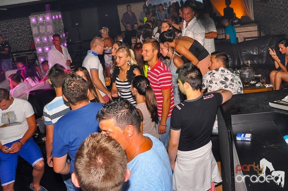 Club Life: Music in the Night, 