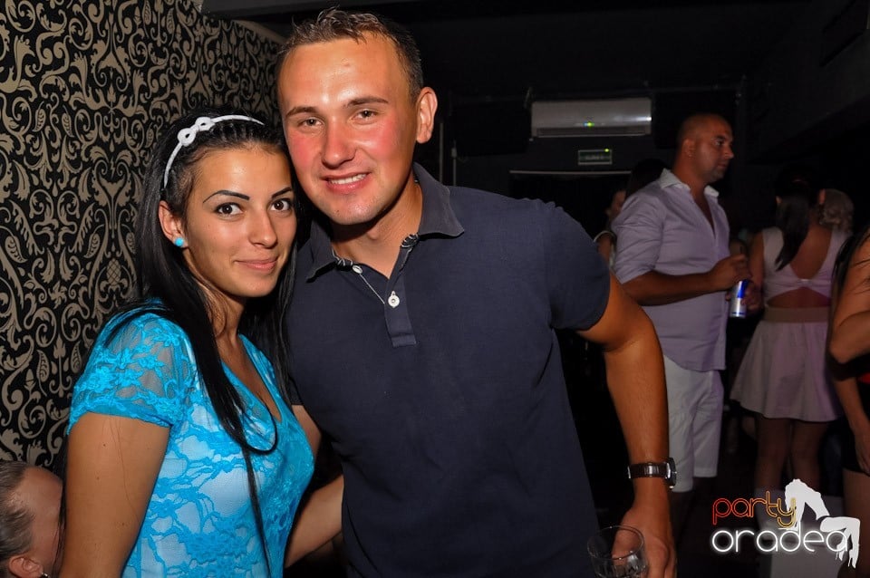 Club Life: Music in the Night, 