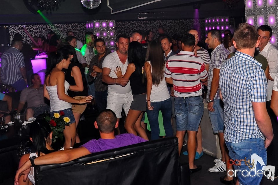 Club Life: Music in the Night, 