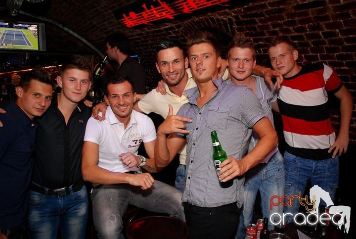 Clubbing în Escape, 