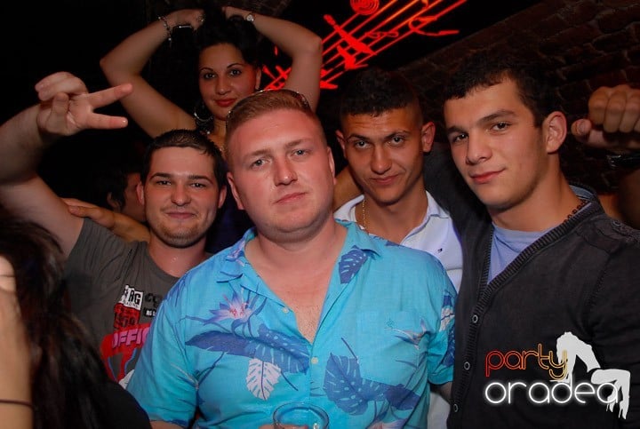 Clubbing în Escape, 