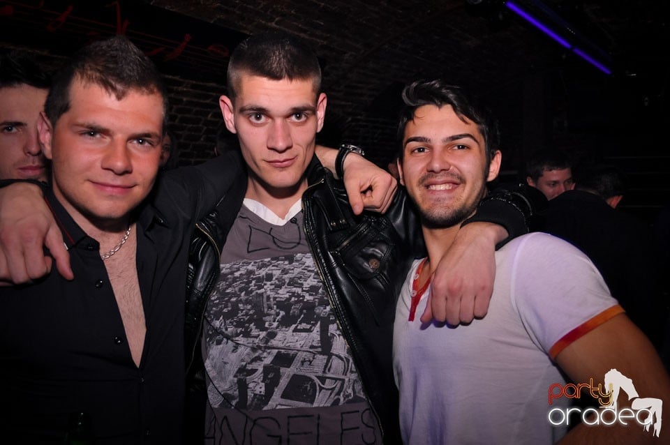 Clubbing în Escape, 