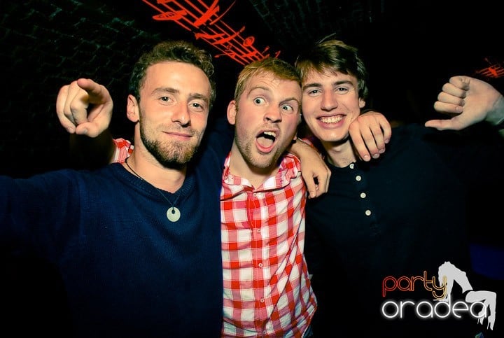 Clubbing în Escape, 