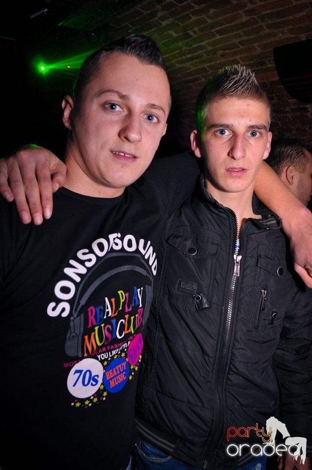 Clubbing în Escape, 