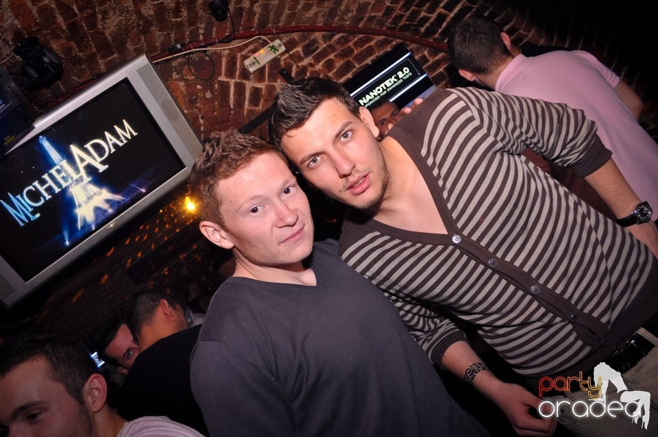 Clubbing în Escape, 