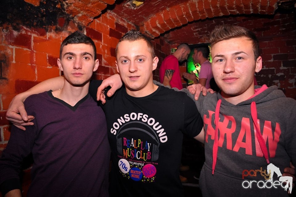 Clubbing în Escape, 