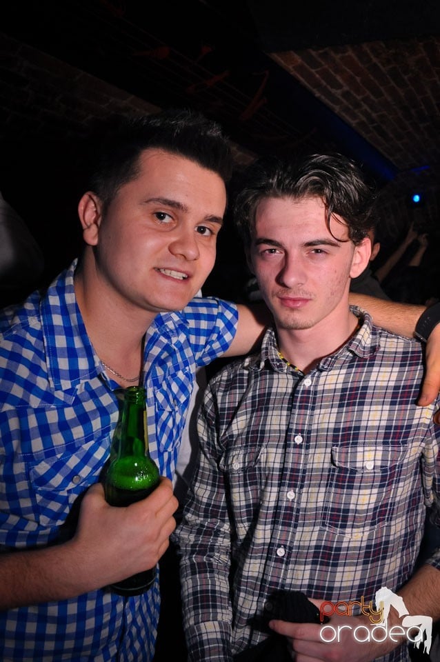 Clubbing în Escape, 