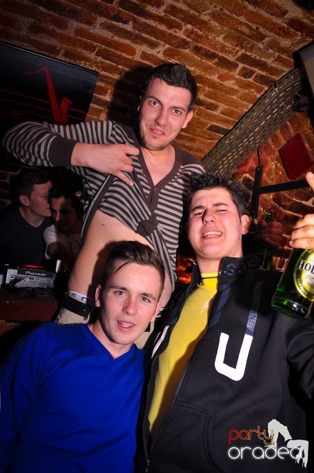 Clubbing în Escape, 