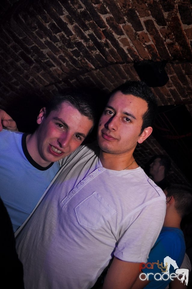 Clubbing în Escape, 