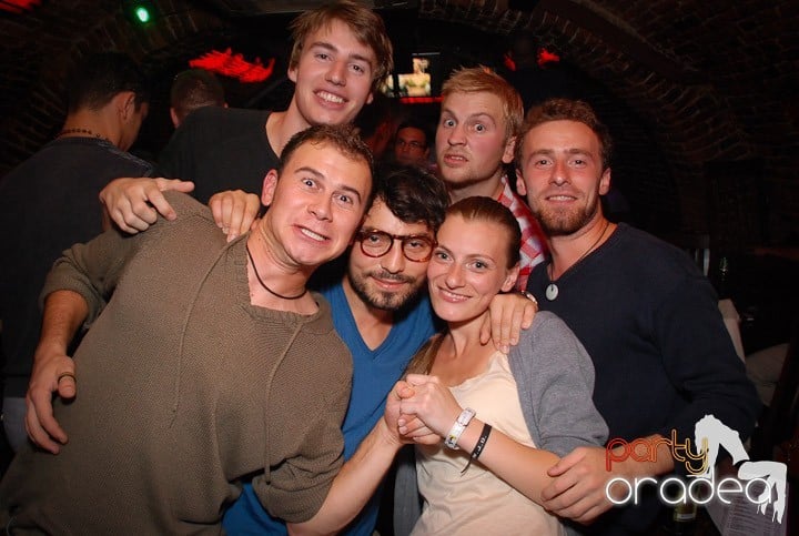 Clubbing în Escape, 