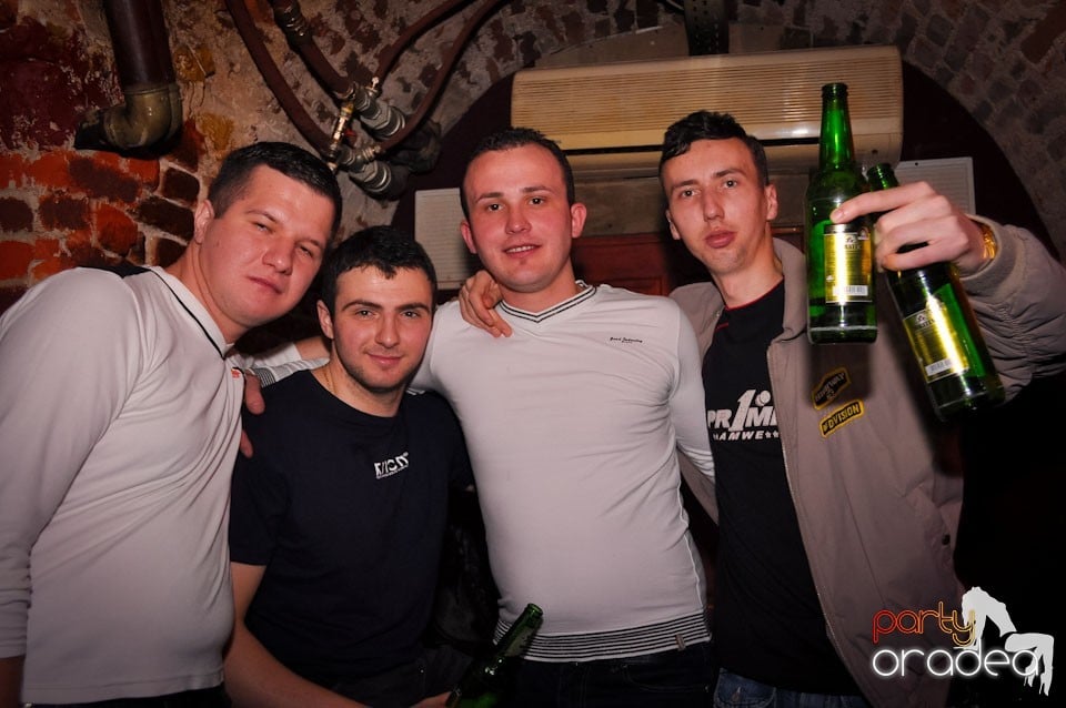 Clubbing în Escape, 