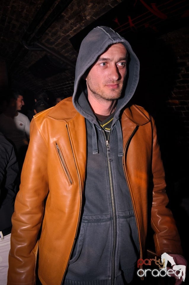 Clubbing în Escape, 