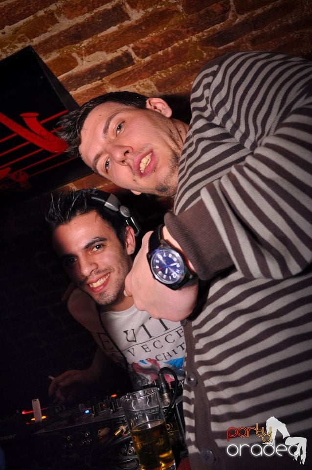 Clubbing în Escape, 