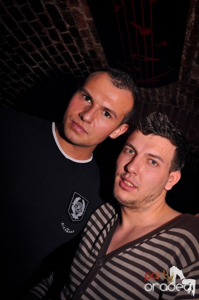 Clubbing în Escape, 