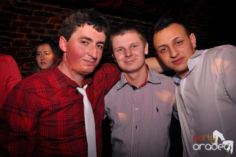 Clubbing în Escape, 