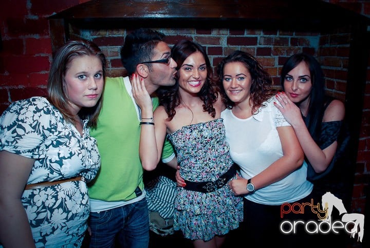 Clubbing în Escape, 