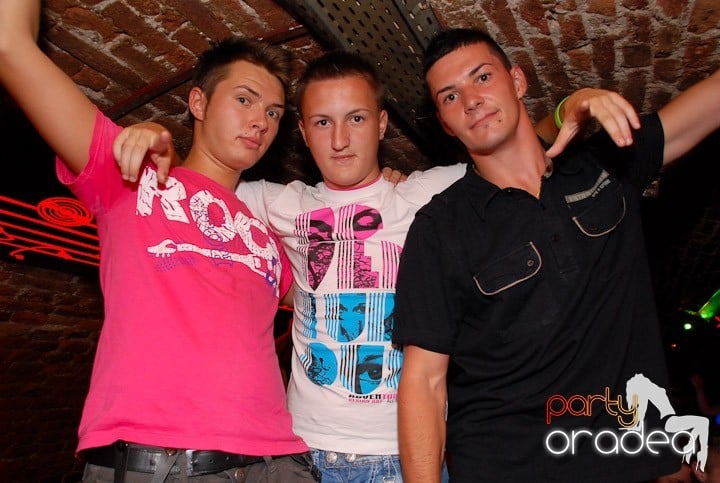 Clubbing în Escape, 