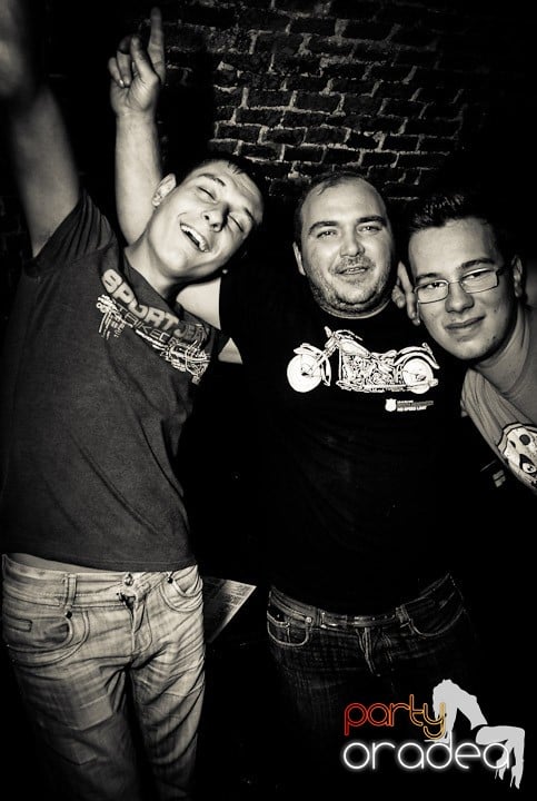 Clubbing în Escape, 