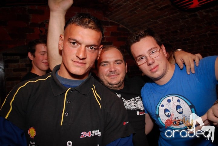 Clubbing în Escape, 