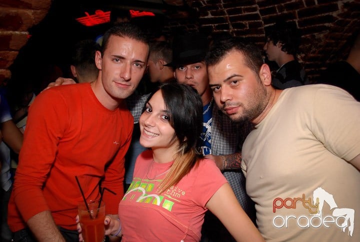 Clubbing în Escape, 