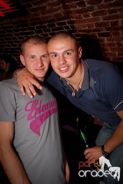 Clubbing în Escape, 